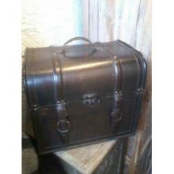 Leuke vintage decoratie koffer in goede staat...bieden!!!!