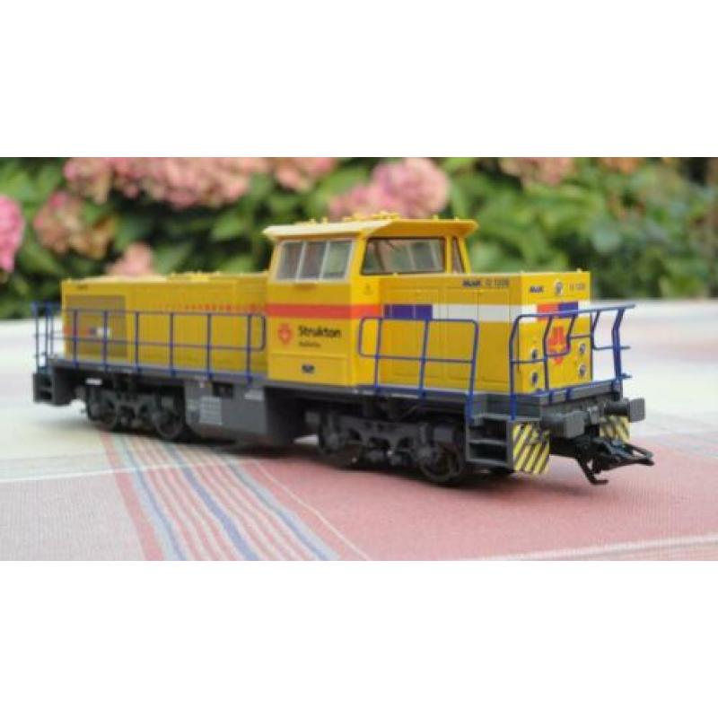 Trix H0 MaK1206 Strukton Carin Gelijkstroom