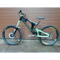 Santa Cruz v10 downhill bike maat m bijna nieuw