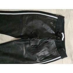 Aaiko zwarte faux leather broek maat xs