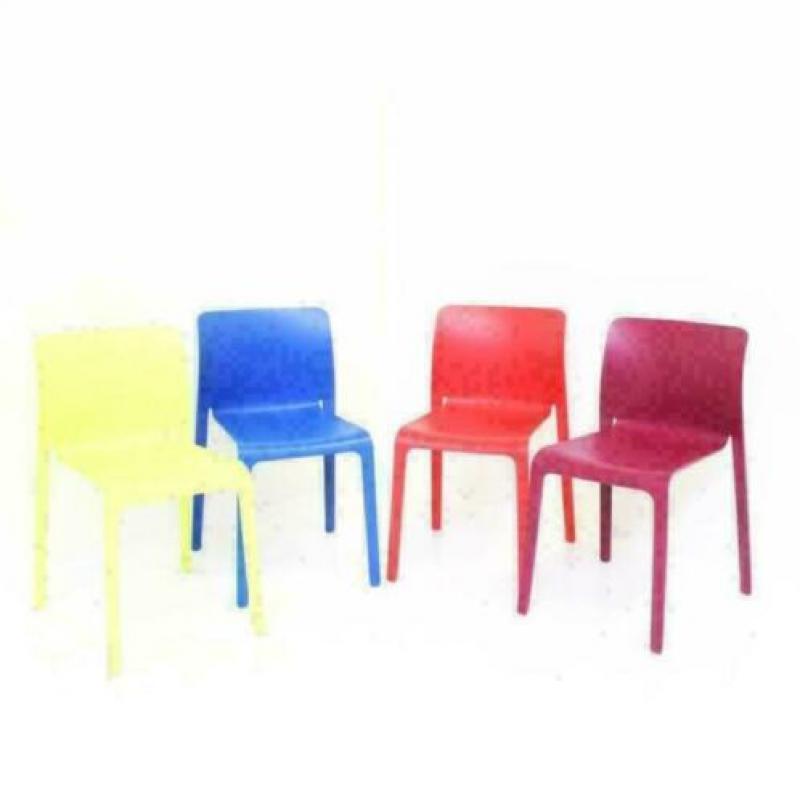 Stapelbare. Magis Chair First Stoelen. Diverse Kleuren
