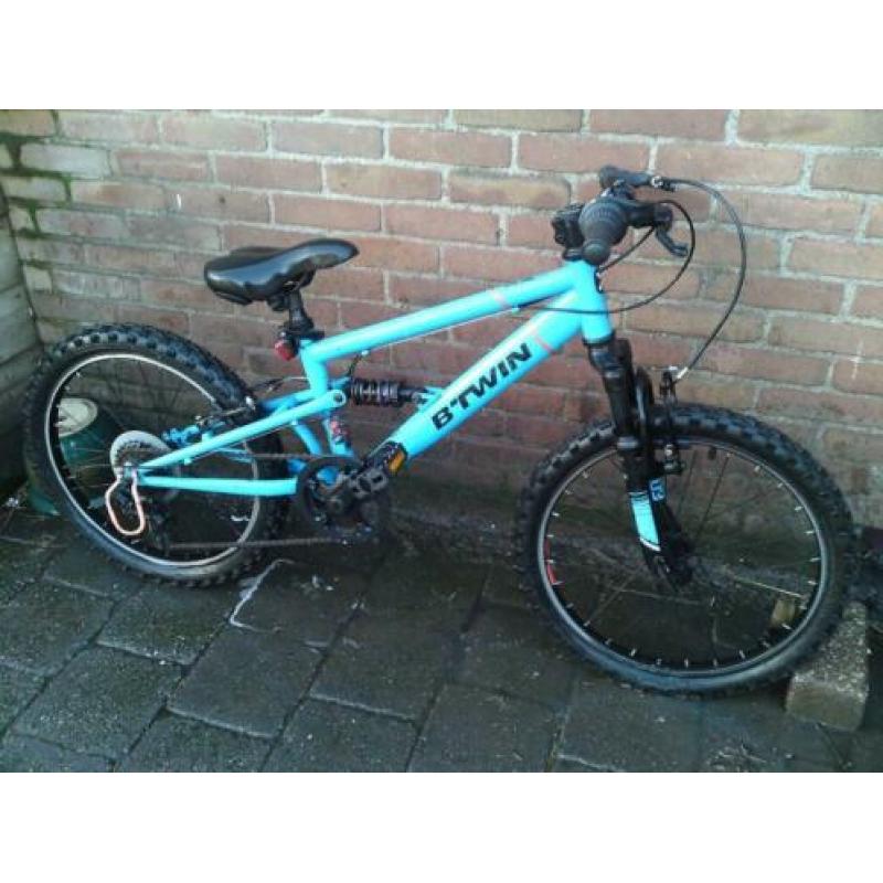 ZGAN 22 zwarte jongenstransporter slechts 1 jaar oud! 7-9jr