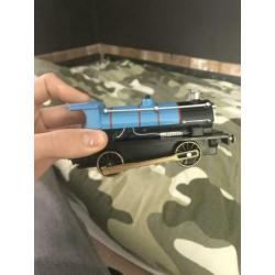 modeltrein in het blauw