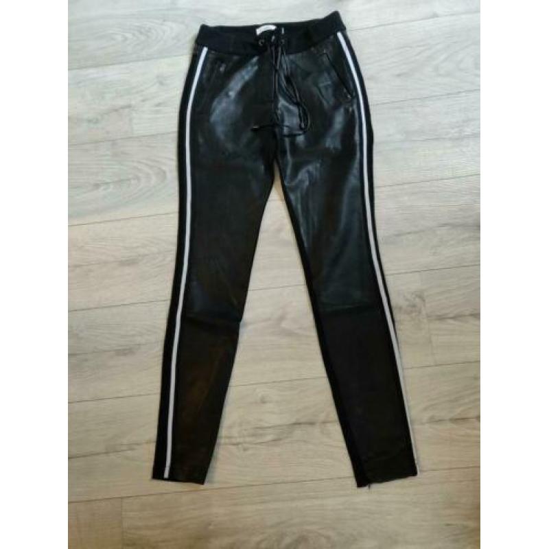 Aaiko zwarte faux leather broek maat xs