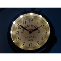 Klein schattig Klassiek Stationsklok, 12 cm. met verlichting