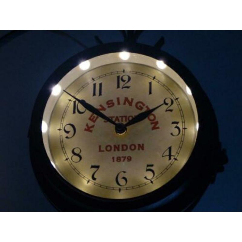 Klein schattig Klassiek Stationsklok, 12 cm. met verlichting