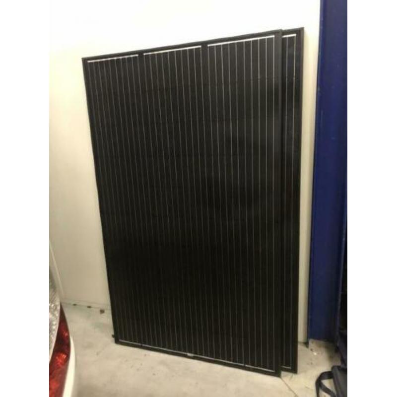 2nieuwe zonnepanelen 99-1.655 cm 295 wat per stuk