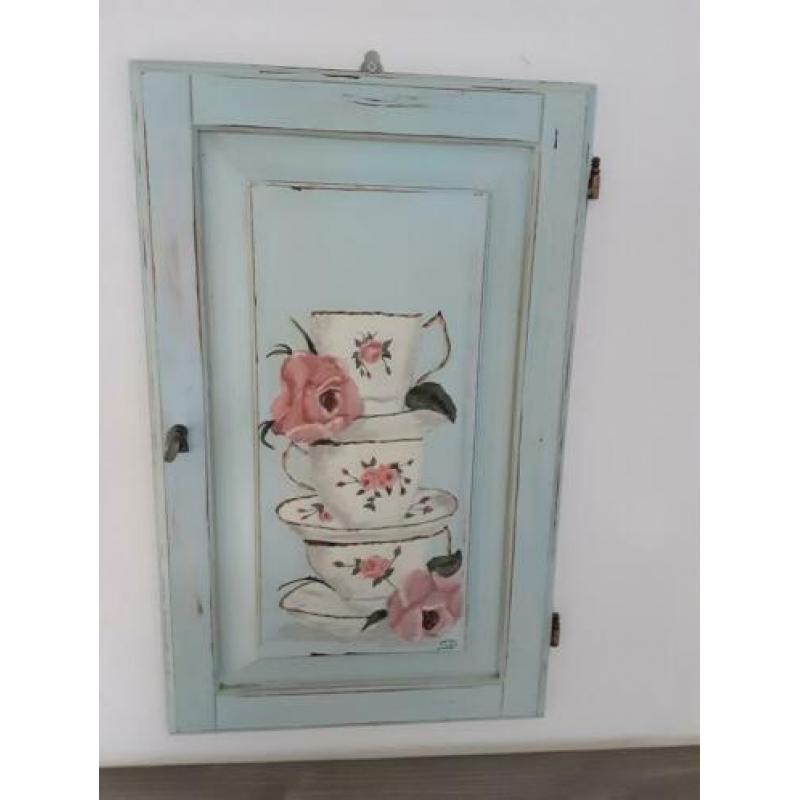 Unieke wanddecoratie beschilderde kastdeurtjes roosjes.