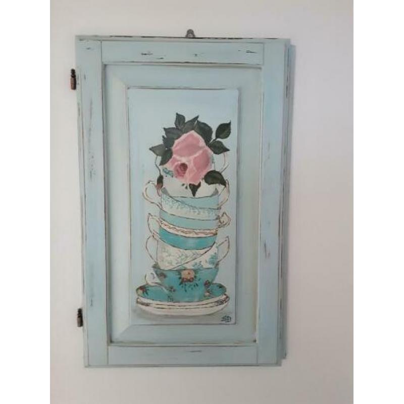 Unieke wanddecoratie beschilderde kastdeurtjes roosjes.