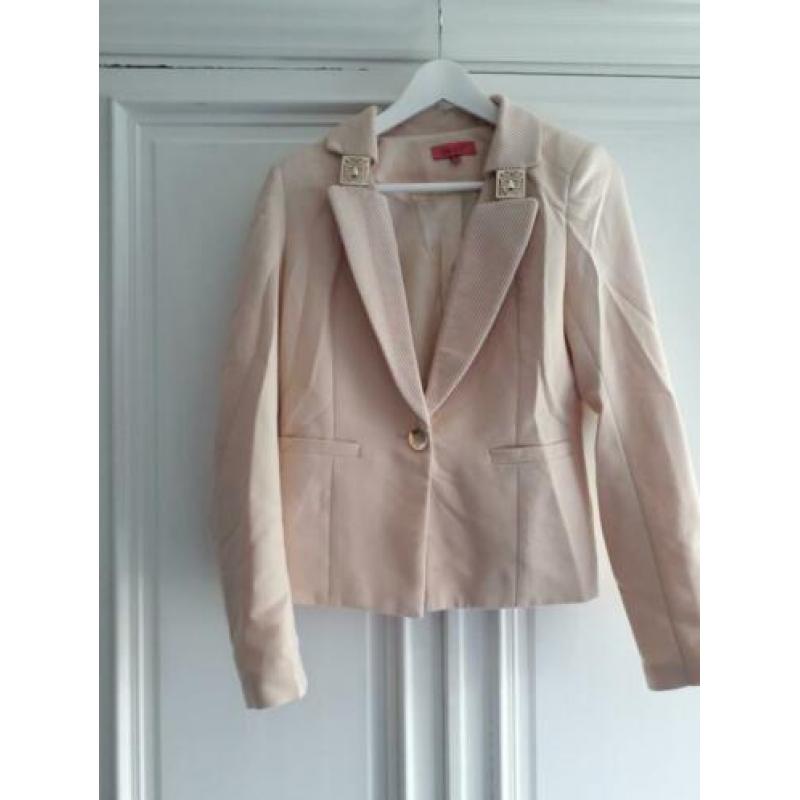 Nude kleur blazer. Maat 38