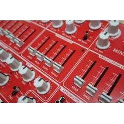 Arturia MiniBrute RED Edition compleet in doos!