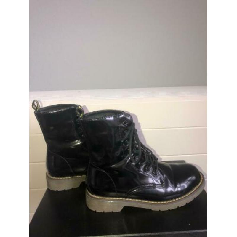 Neppe Dr. Martens