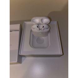 AirPods 2 with Wireless Charging Case