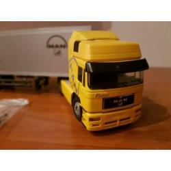 Conrad MAN F2000 trekker met oplegger in doos no tekno