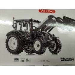 Wiking 2 x valtra t174 en n 123 met frontlader