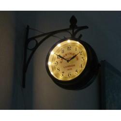 Klein schattig Klassiek Stationsklok, 12 cm. met verlichting