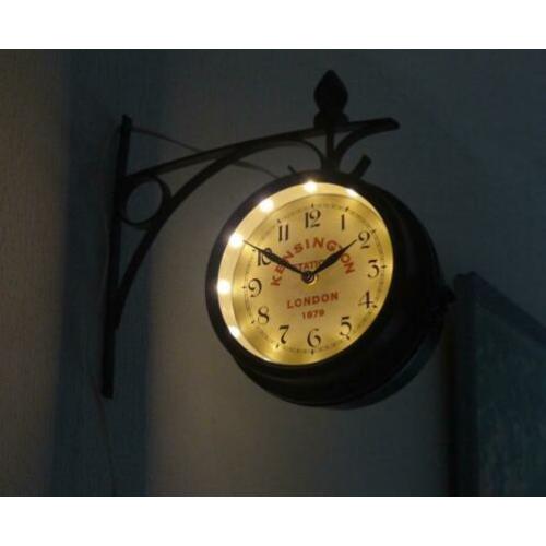 Klein schattig Klassiek Stationsklok, 12 cm. met verlichting