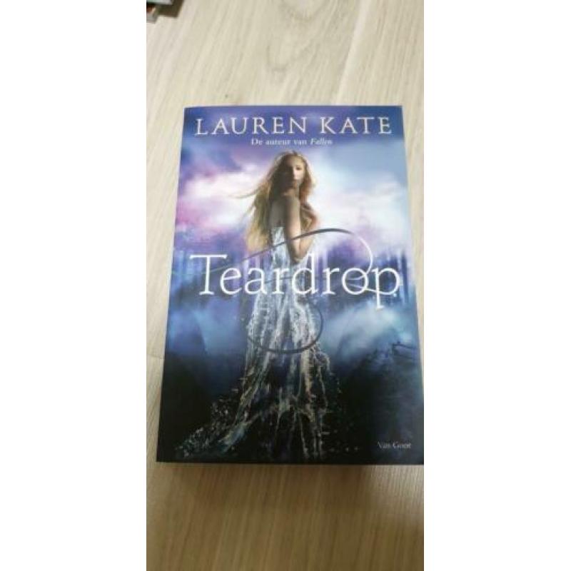 4 YA Fantasie boeken Lauren Kate Teardrop Richelle Mead