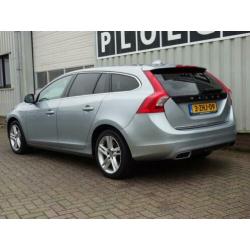 Volvo V60 2.4 D6 215pk AWD Navi Stoelverw Trekh-Afn Clima 17