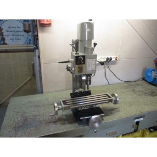 Freesbank - Freesmachine - Frees / boor combinatie