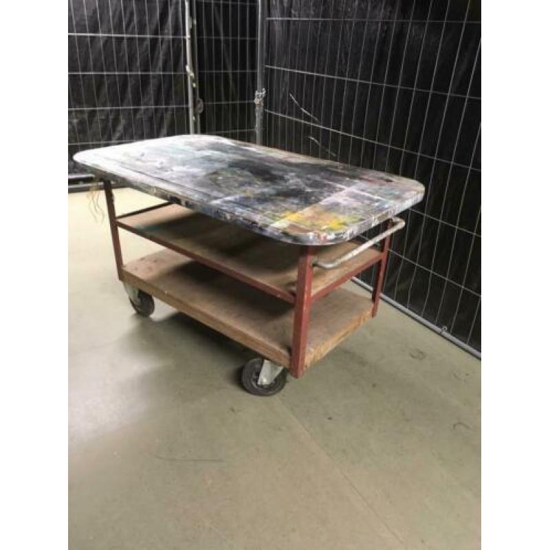 Stoere ateliertafel, werktafel