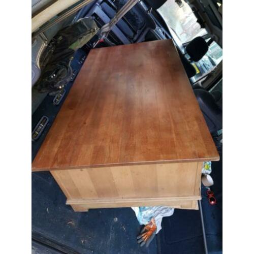 Salontafel van echt hout. zware kwaliteit