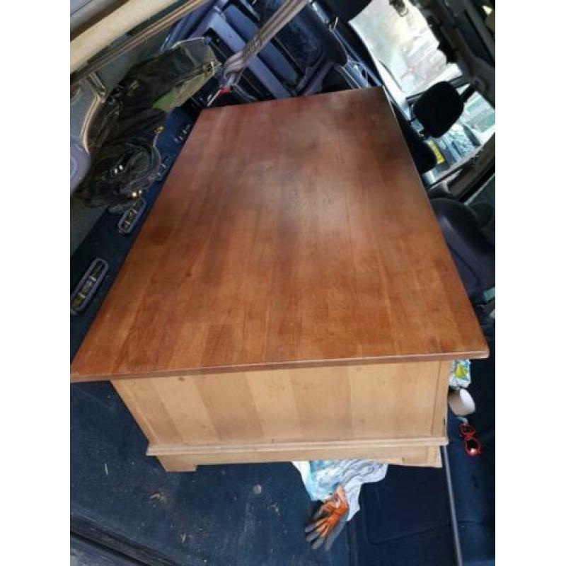 Salontafel van echt hout. zware kwaliteit