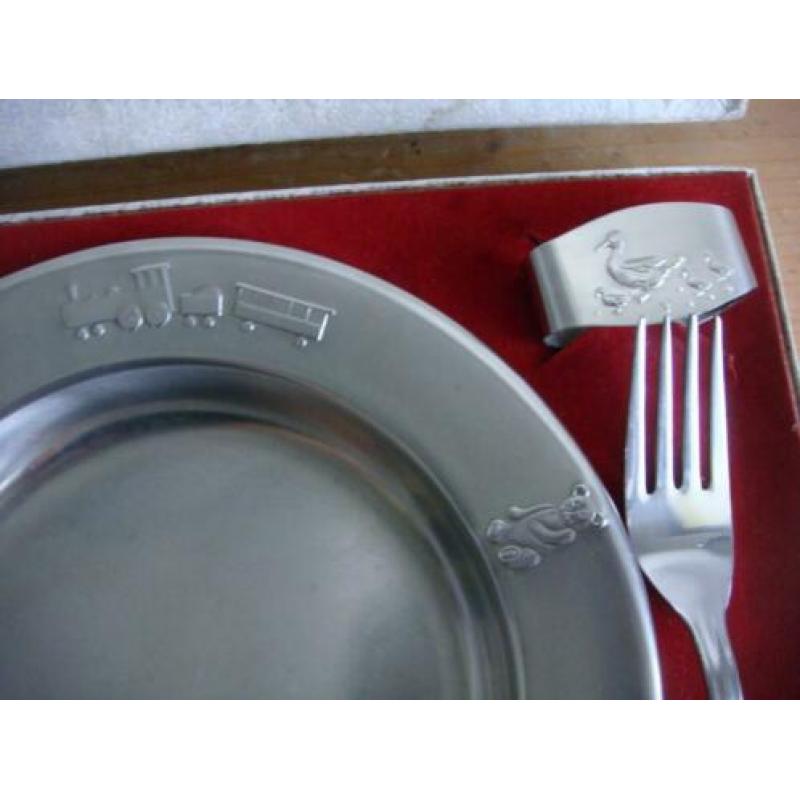 Vintage kinderbordje, bestek en servetring in doos