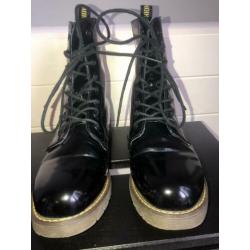 Neppe Dr. Martens