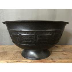 Oude Chinese kom op voet
