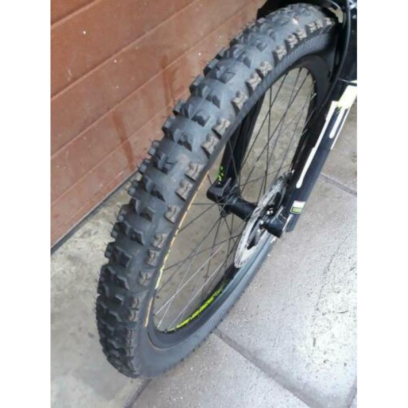 Santa Cruz v10 downhill bike maat m bijna nieuw