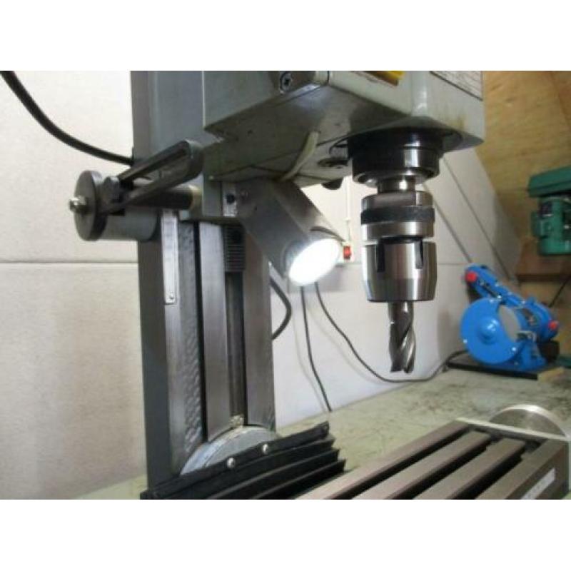 Freesbank - Freesmachine - Frees / boor combinatie