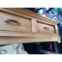 Salontafel van echt hout. zware kwaliteit