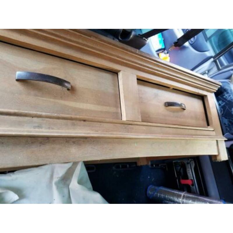 Salontafel van echt hout. zware kwaliteit