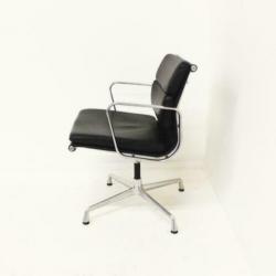 Vitra Soft Pad EA 208 Design Stoelen, Zwart Leer, Draaibaar