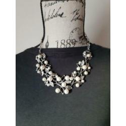 Zilverkleurige ketting "parels" strass