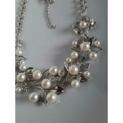Zilverkleurige ketting "parels" strass