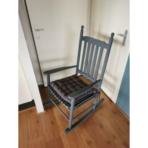 Mooie donkergrijze schommelstoel, leuk voor de babykamer!