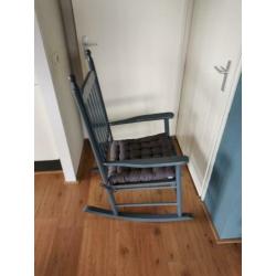 Mooie donkergrijze schommelstoel, leuk voor de babykamer!