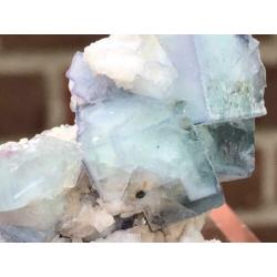 Porselein Fluoriet - Blauw Witte kristallen