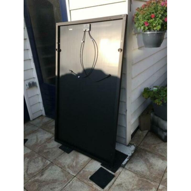 vier zonnepanelen zwart 310 Watt HT solar