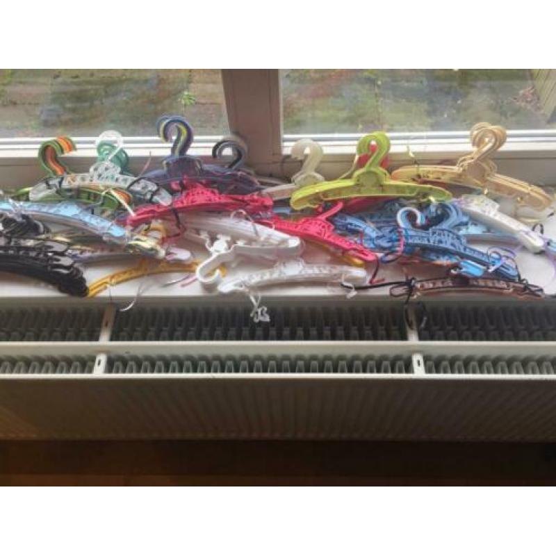 120 Vintage kledinghangers baby en kind