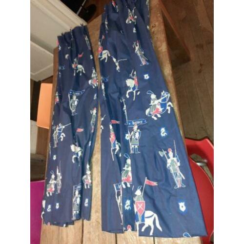 Gordijnen kinderkamer donkerblauw riddermotief