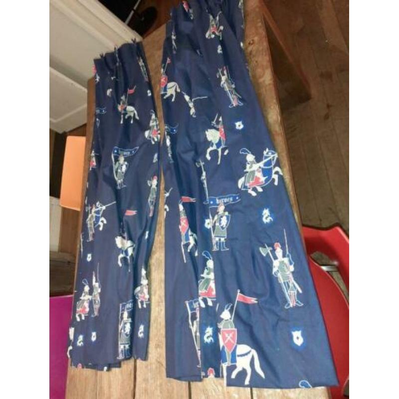 Gordijnen kinderkamer donkerblauw riddermotief