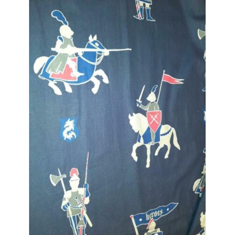 Gordijnen kinderkamer donkerblauw riddermotief