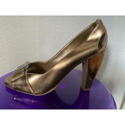 Gouden pumps met open teen maat 38