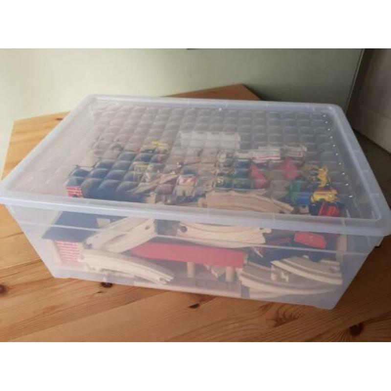 Houten treinbaan met accessoires