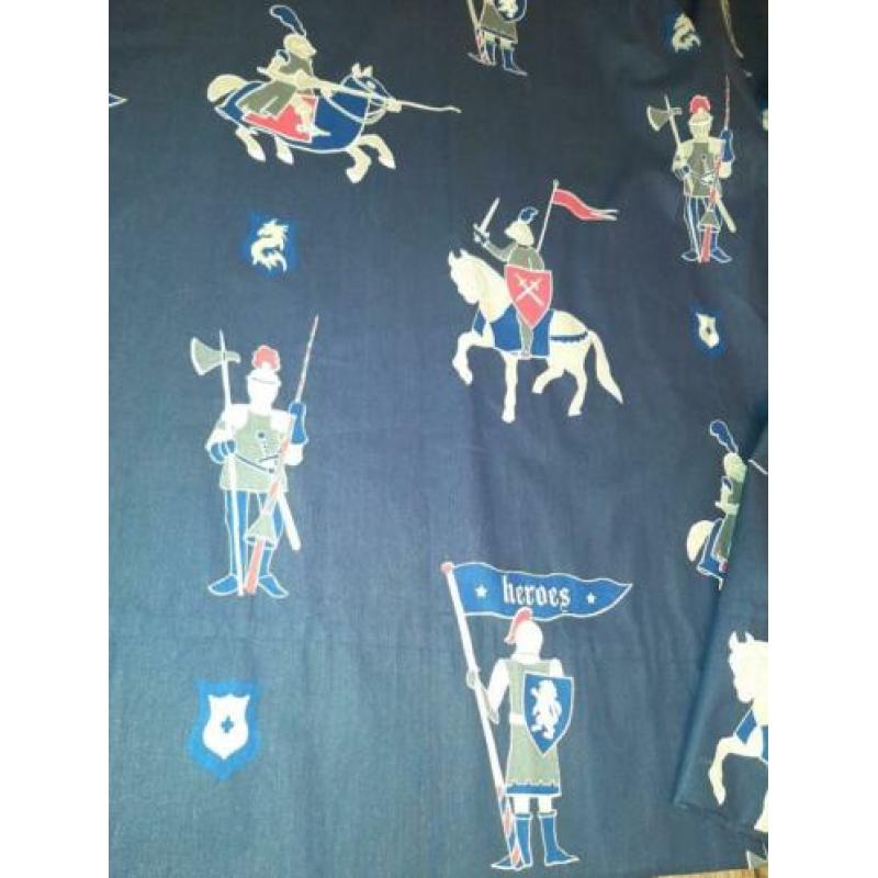 Gordijnen kinderkamer donkerblauw riddermotief