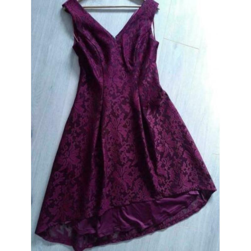Mooie kanten jurk kleur Bordeaux rood maat 38