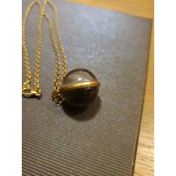 Ketting met gekleurde glazen bol
